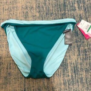 Vince Camuto NWT reversible swim bottoms. Size L
